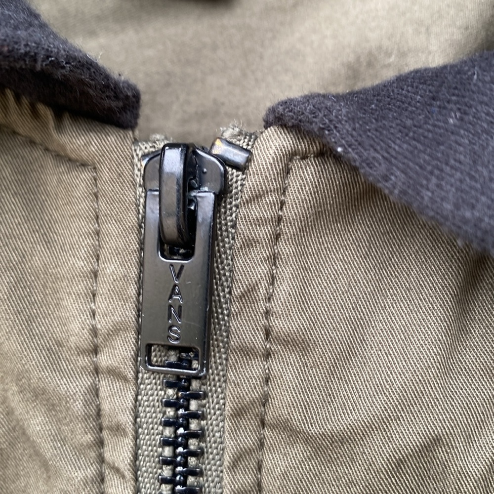 🧥 - Picture 6 of 12